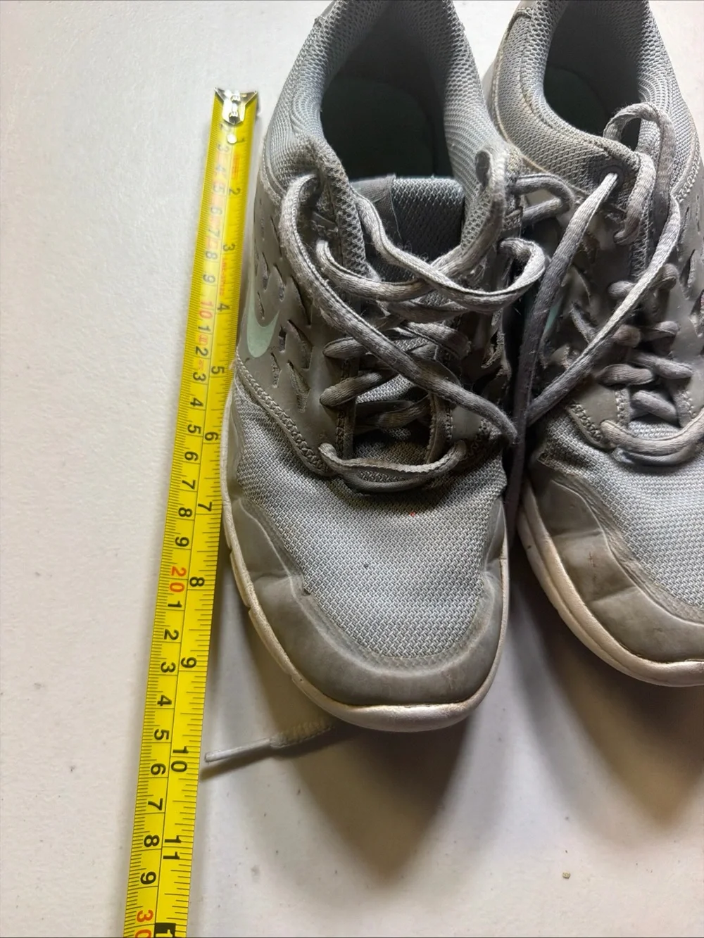 Nike Men's Light Gray Mesh Running Sneakers